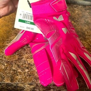 Under Armour Men's F8 Football Gloves
Tropic Pink / Metallic Silver Large